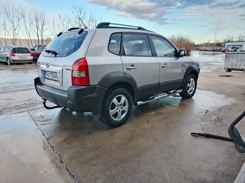 Hyundai Tucson 2.0 CRDI/4* 4, снимка 6 - Автомобили и джипове - 48360951