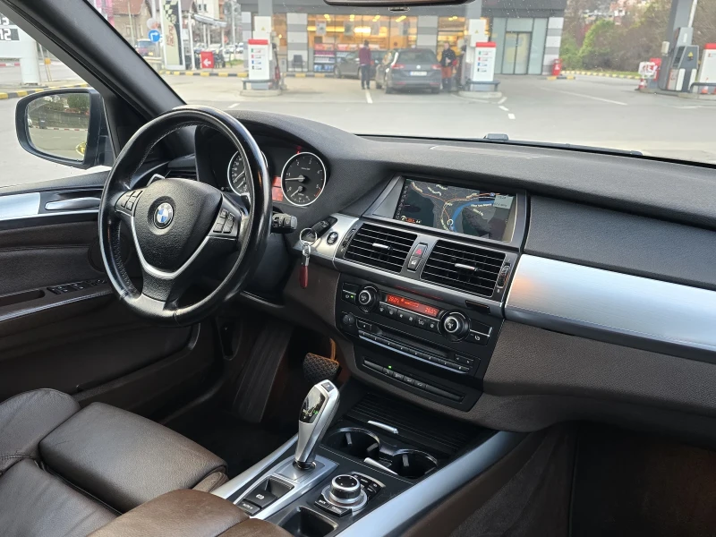 BMW X5 Топ състояние Facelift 8 скорости, снимка 11 - Автомобили и джипове - 52681047