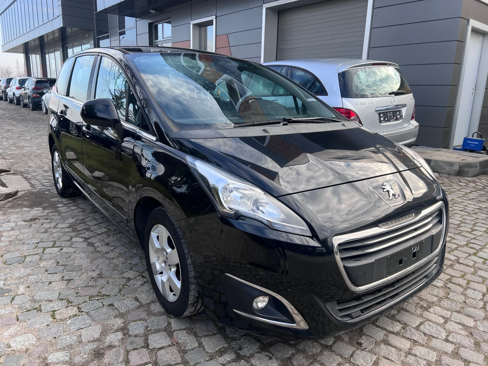 Peugeot 5008 2.0 HDI 7 местен - изображение 3