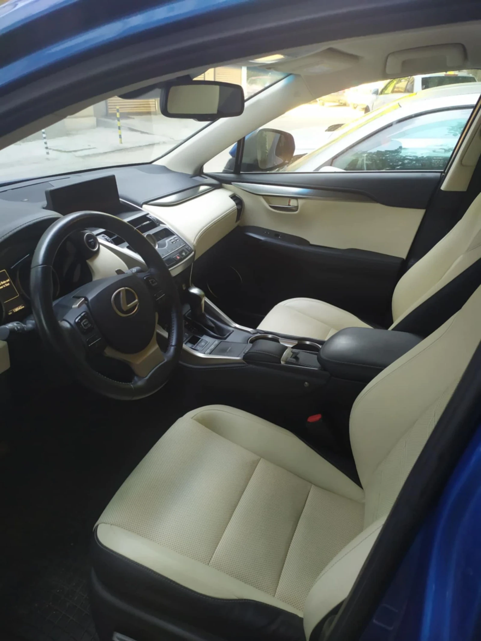 Lexus NX 300h Executive 4x4 - изображение 4