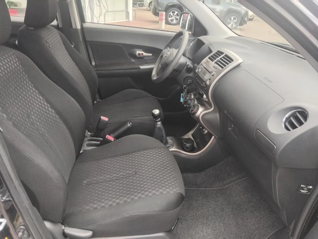 Toyota Urban Cruiser 1.4 - изображение 6