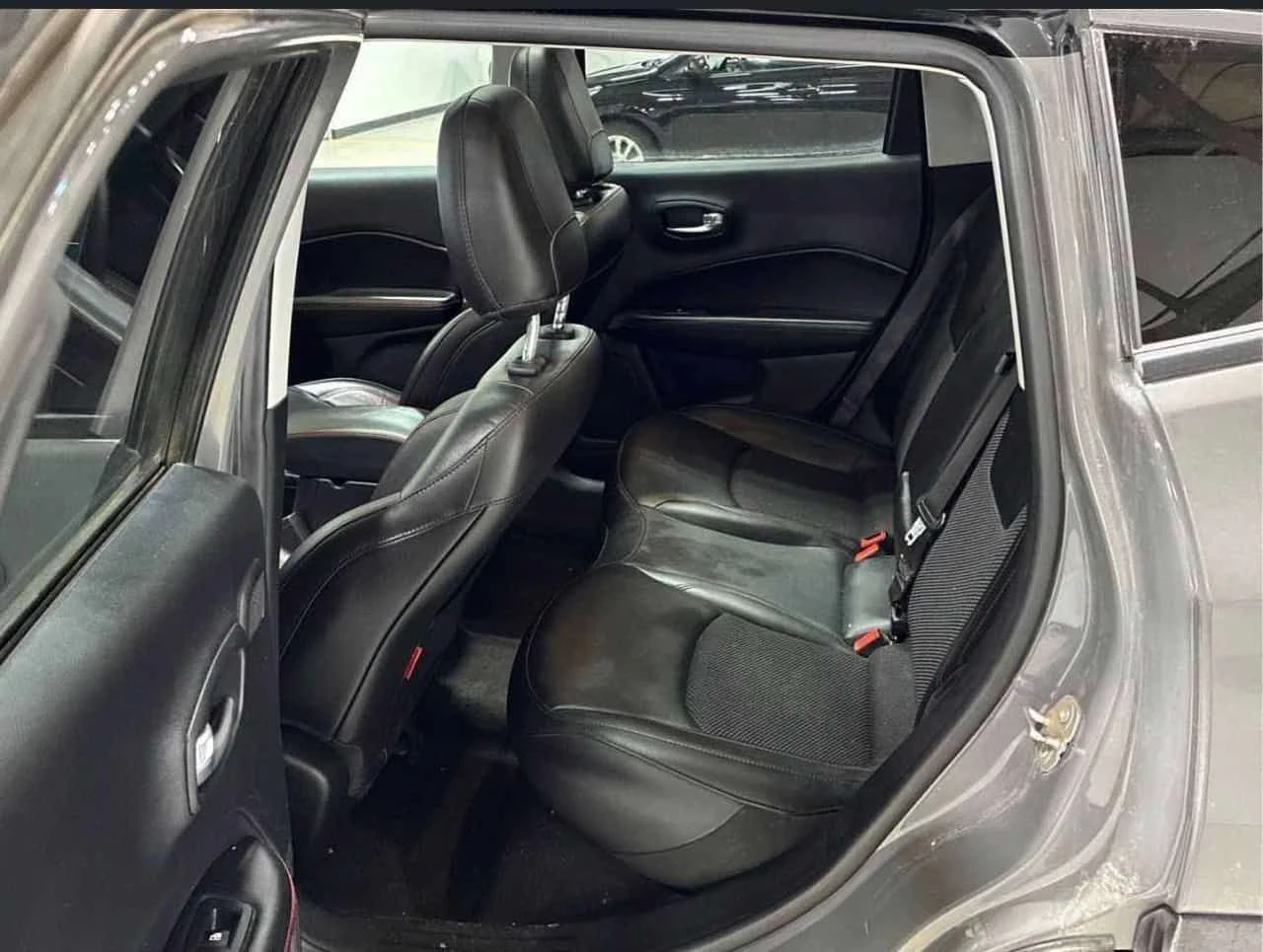 Jeep Compass * Trailhawk * CARFAX * KEYLESS * ПАНО, снимка 11 - Автомобили и джипове - 54145382