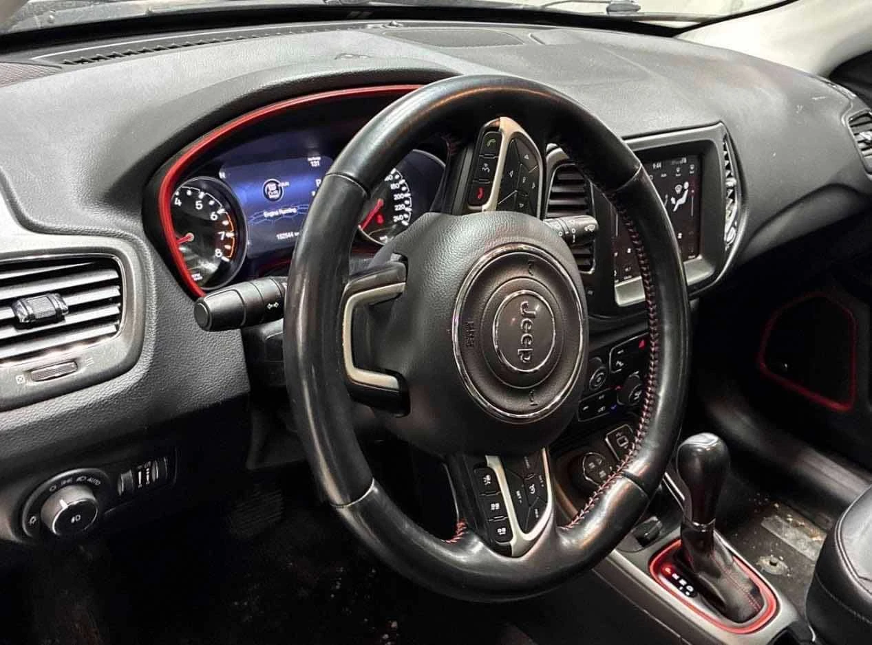 Jeep Compass * Trailhawk * CARFAX * KEYLESS * ПАНО, снимка 5 - Автомобили и джипове - 54145382