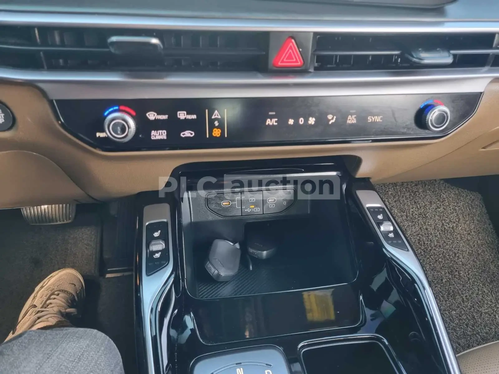 Kia Sorento 2.2 4x4| КАМЕРА| ОБДУХВАНЕ| 7 МЕСТА| ВКЛ.ТЕХНОТЕСТ, снимка 6 - Автомобили и джипове - 54686076