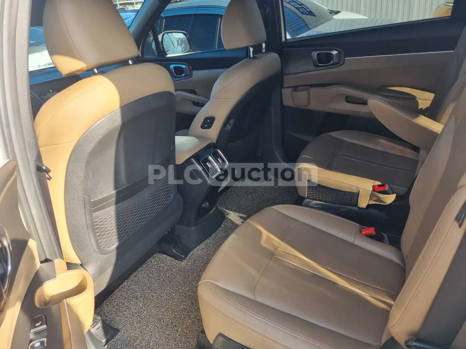 Kia Sorento 2.2 4x4| КАМЕРА| ОБДУХВАНЕ| 7 МЕСТА| ВКЛ.ТЕХНОТЕСТ, снимка 10 - Автомобили и джипове - 54686076