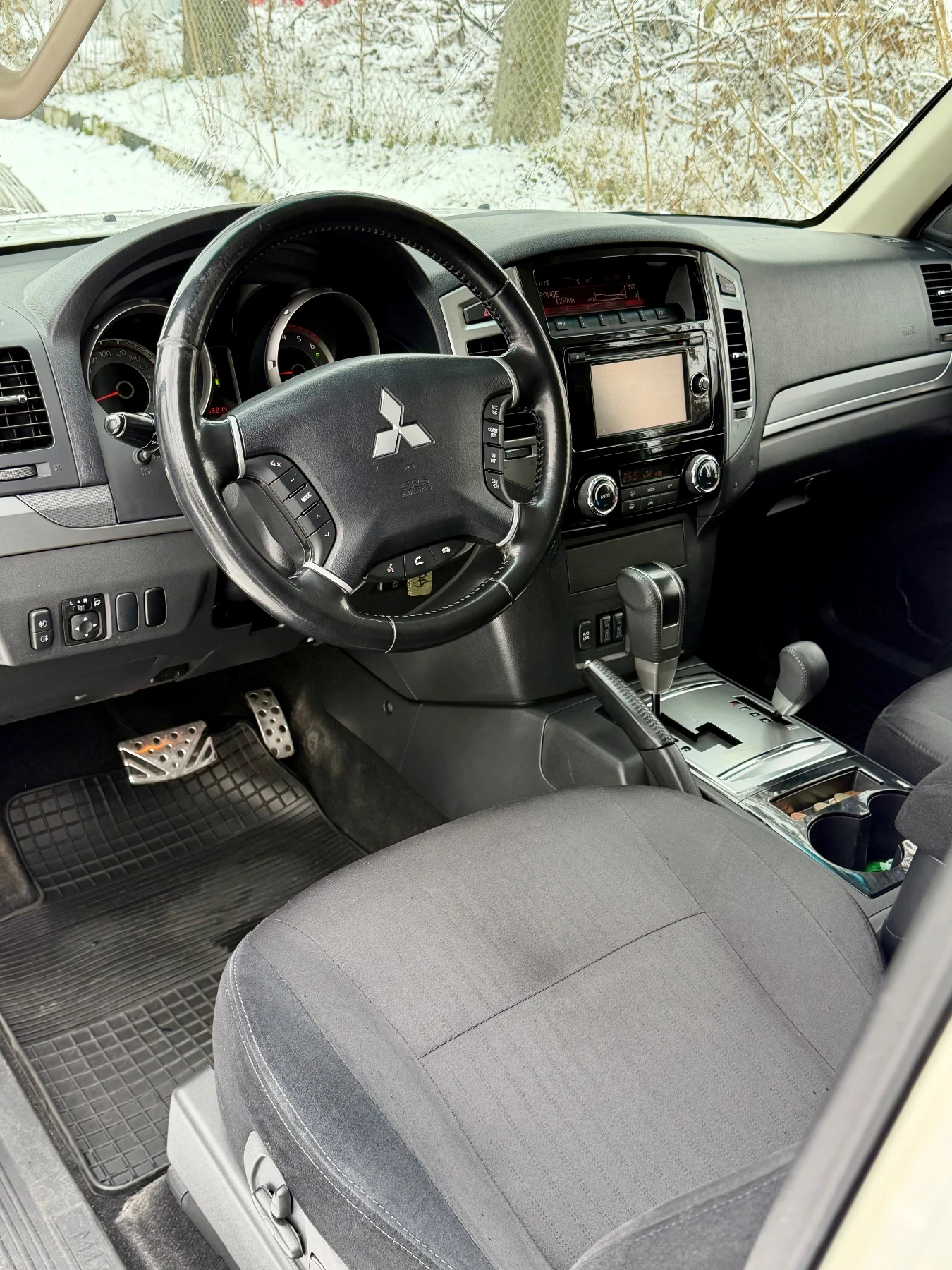 Mitsubishi Pajero 3.2 DI-D EVRO6, снимка 10 - Автомобили и джипове - 54730906