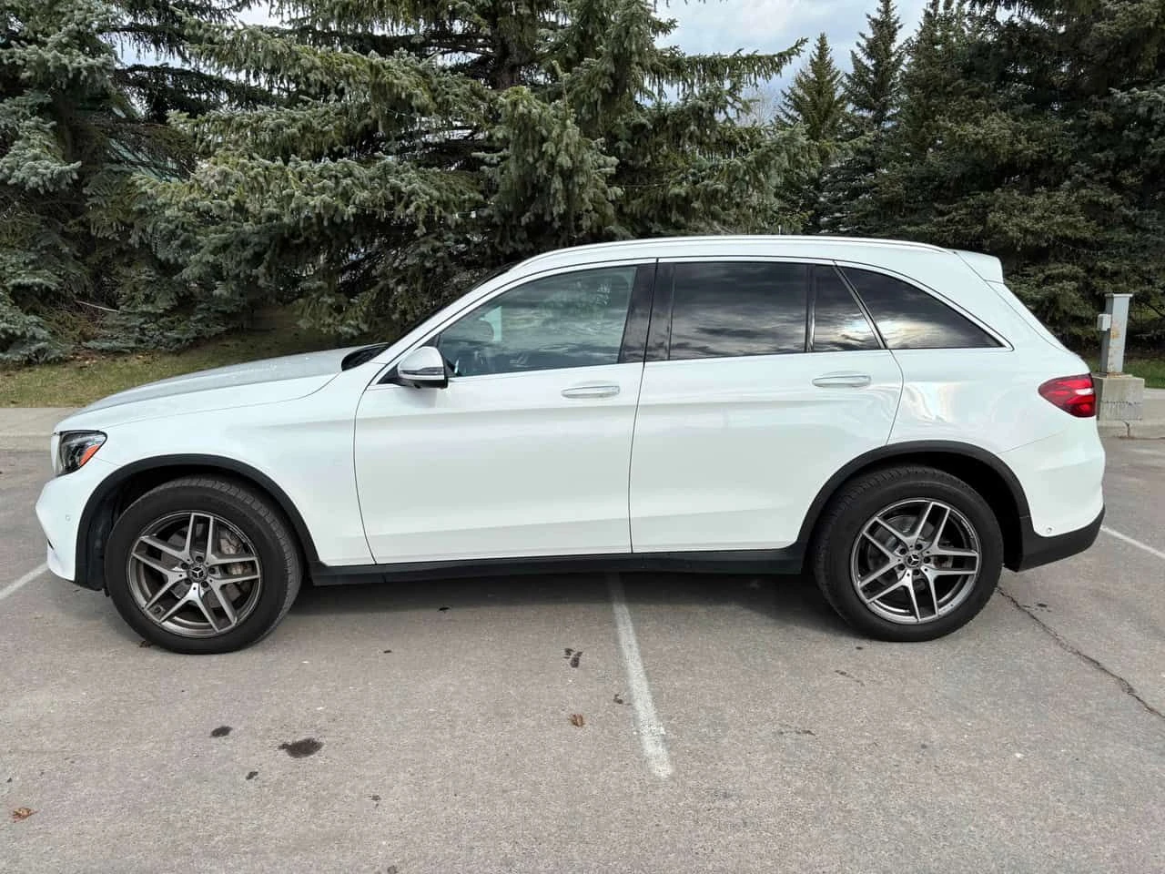 Mercedes-Benz GLC 300 ПОДГРЕВИ * ПАНО * KEYLESS * АВТОКРЕДИТ, снимка 2 - Автомобили и джипове - 55015428
