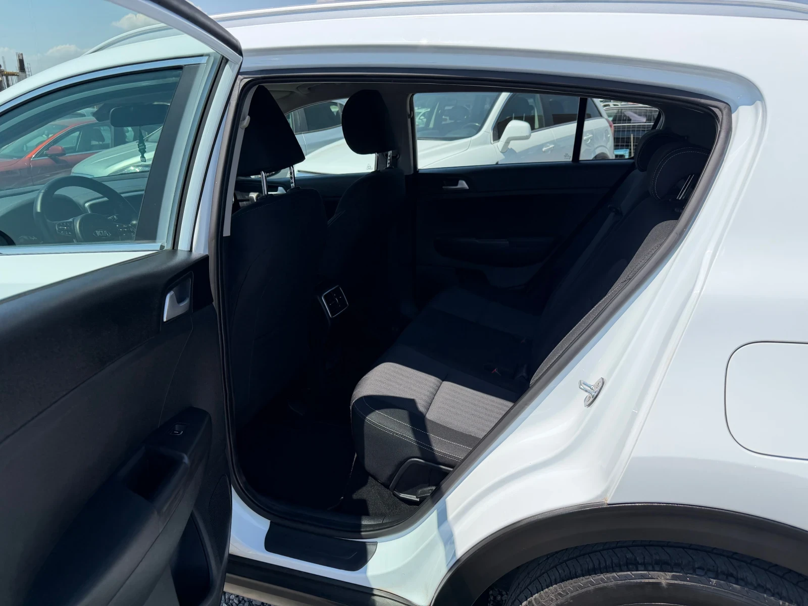 Kia Sportage 1.6 CRDI HYBRID FACE KAMERA CARPLAY, снимка 9 - Автомобили и джипове - 55557861