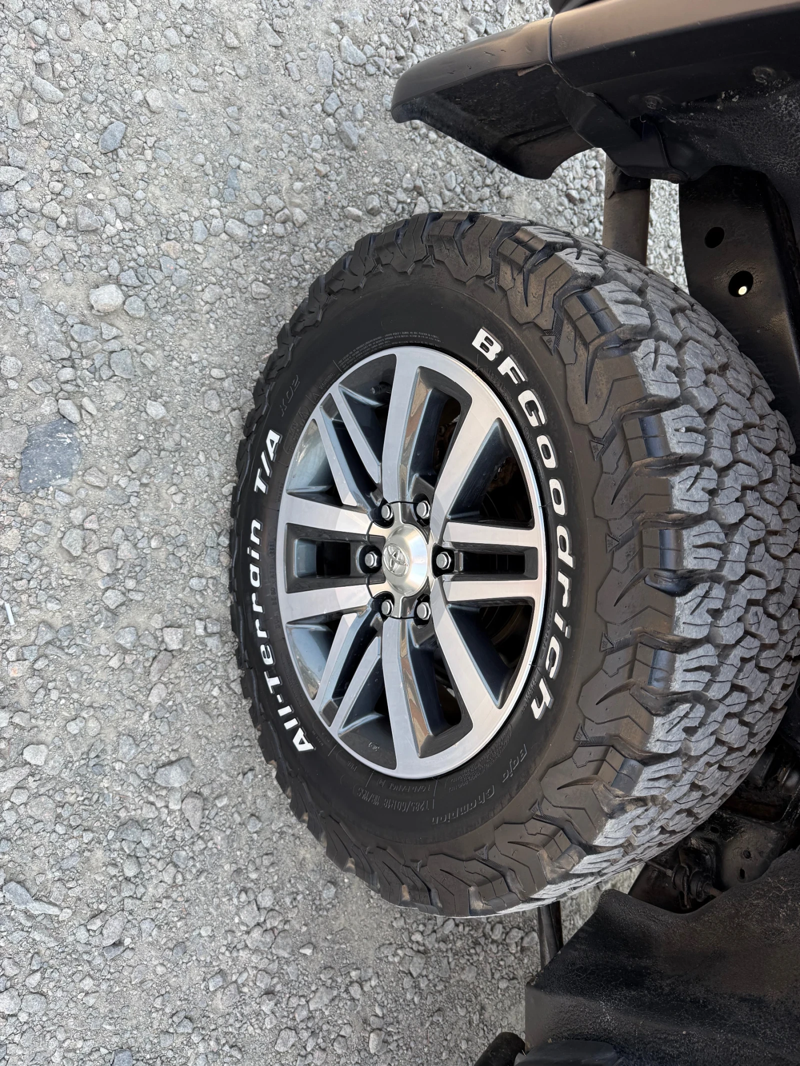 Toyota Fj cruiser 4.0i CH AUTOMAT 4x4, снимка 15 - Автомобили и джипове - 56129488