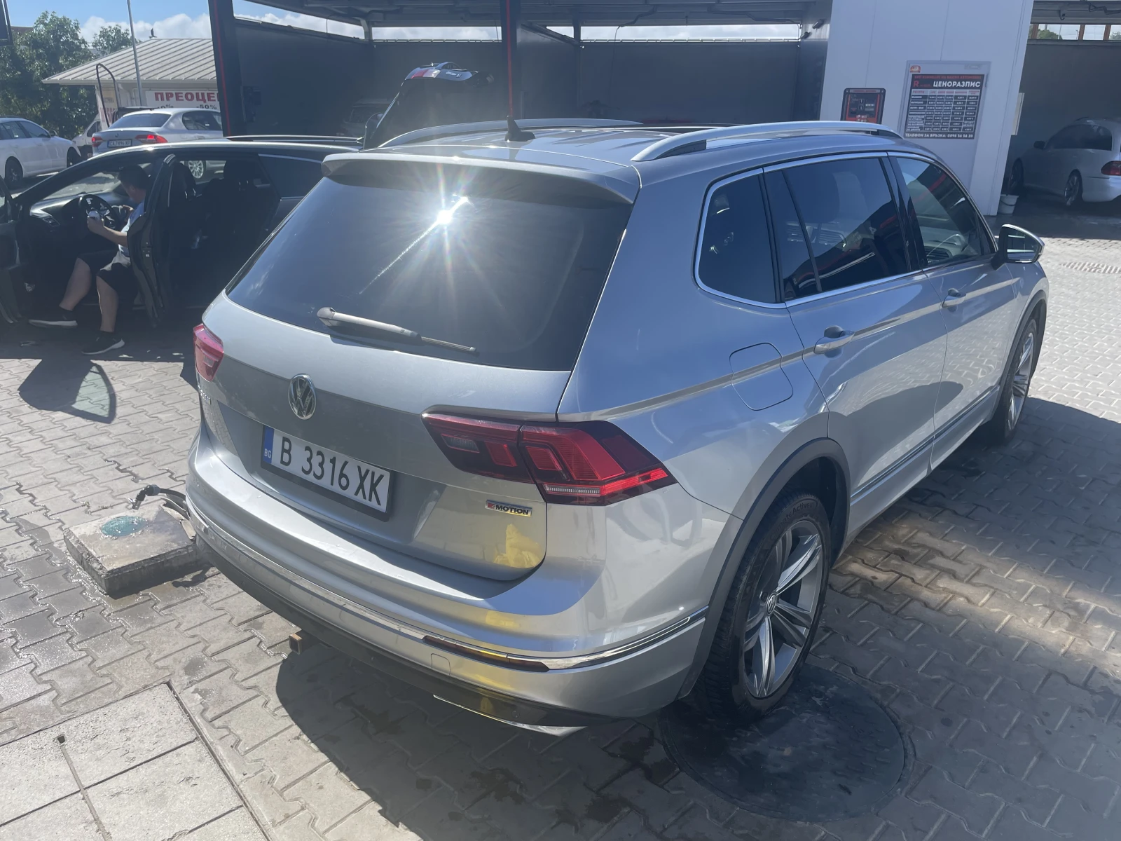 VW Tiguan Allspace R-Line, снимка 4 - Автомобили и джипове - 56528656