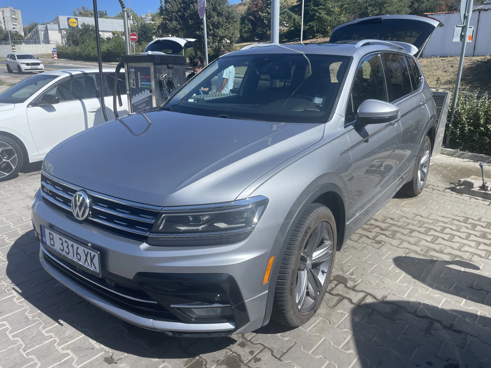 VW Tiguan Allspace R-Line, снимка 2 - Автомобили и джипове - 56528656