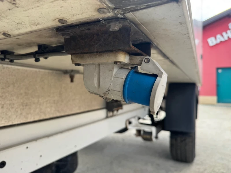 VW Crafter 2.0TDI* Хладилен + Ток* 3.50 метра фургон, снимка 5 - Бусове и автобуси - 41864136