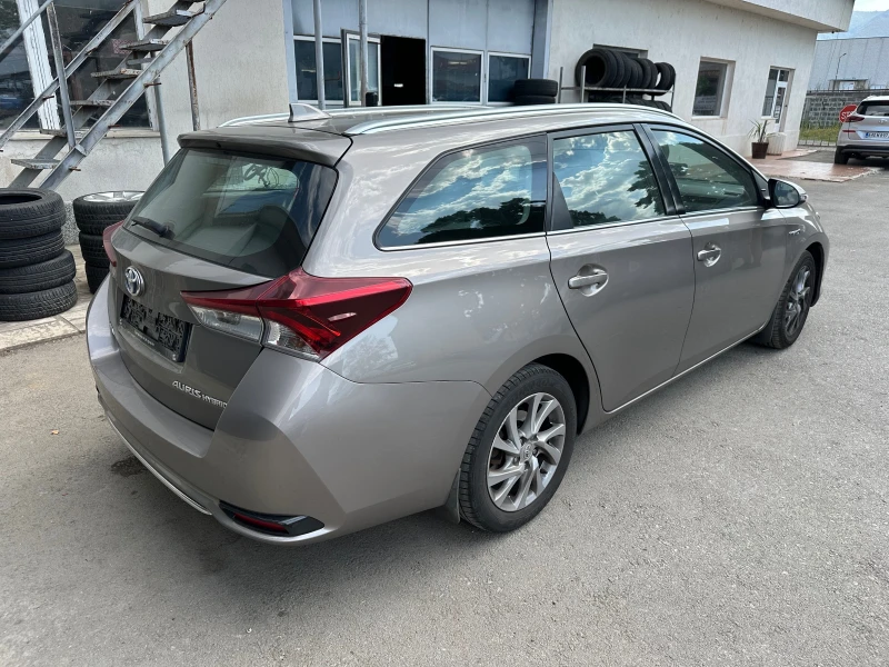 Toyota Auris 1.8-Хибрид, снимка 5 - Автомобили и джипове - 45857942