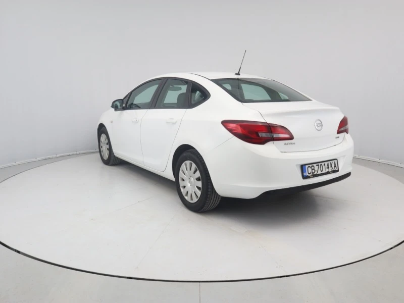 Opel Astra 1.6 CDTi, снимка 6 - Автомобили и джипове - 46562344