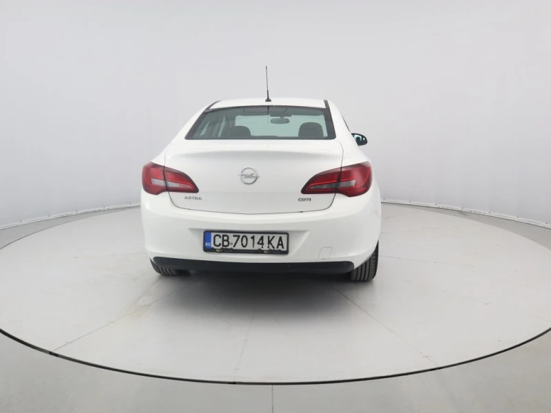 Opel Astra 1.6 CDTi, снимка 7 - Автомобили и джипове - 46562344