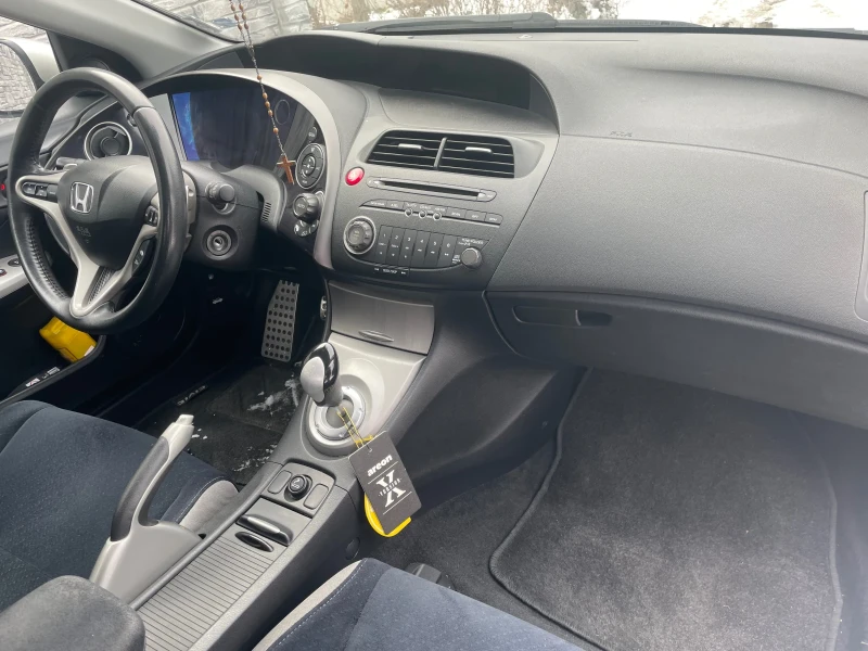 Honda Civic 1.8i 140hp, снимка 9 - Автомобили и джипове - 49171603