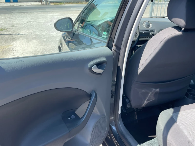 Seat Ibiza 1.2 BENZIN, снимка 12 - Автомобили и джипове - 51016313
