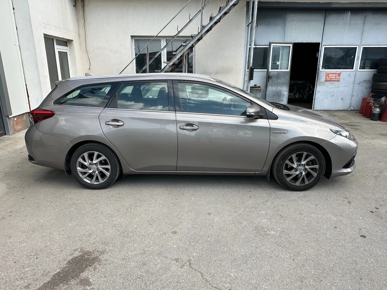 Toyota Auris 1.8-Хибрид - изображение 6