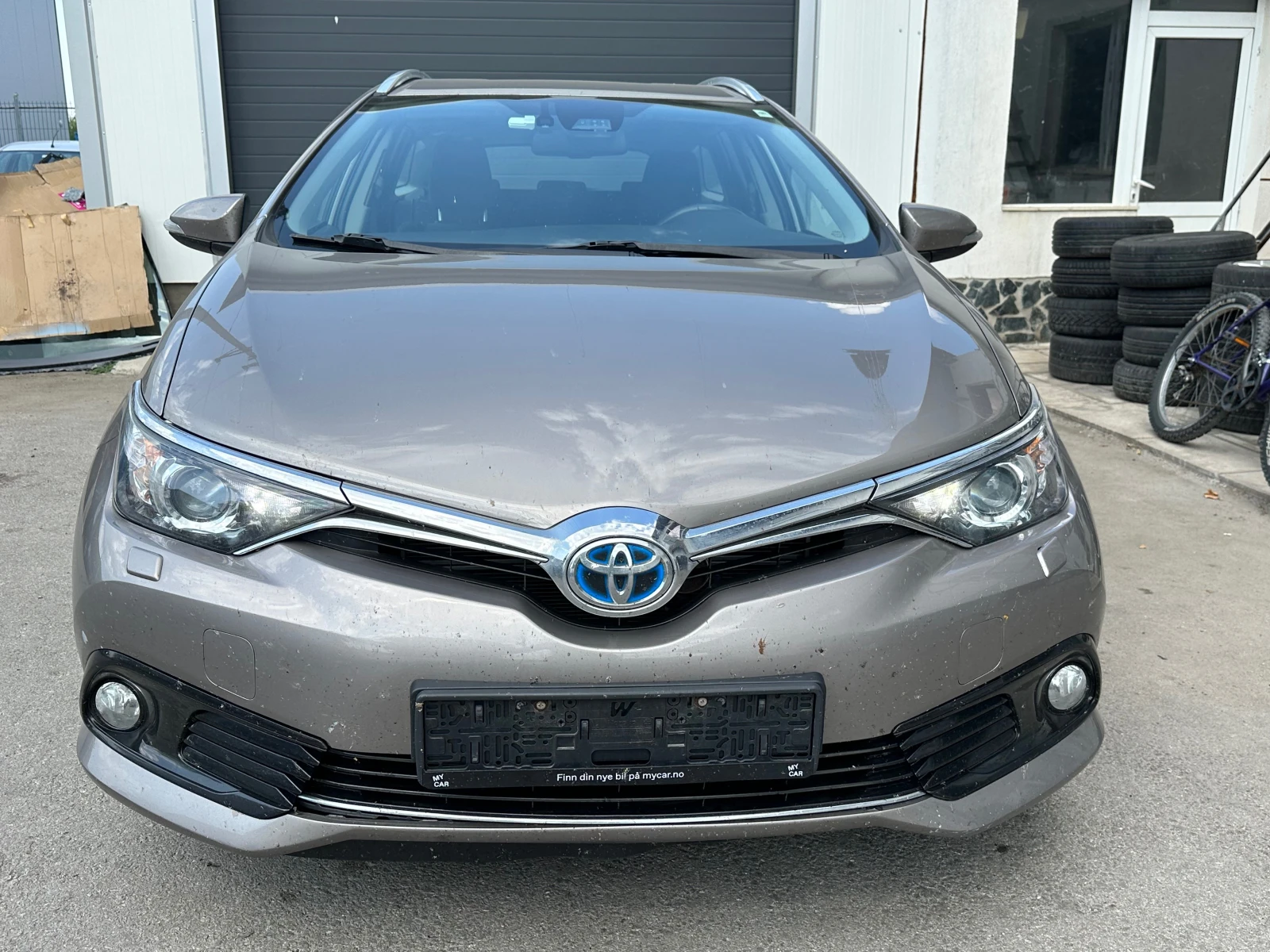 Toyota Auris 1.8-Хибрид - изображение 2