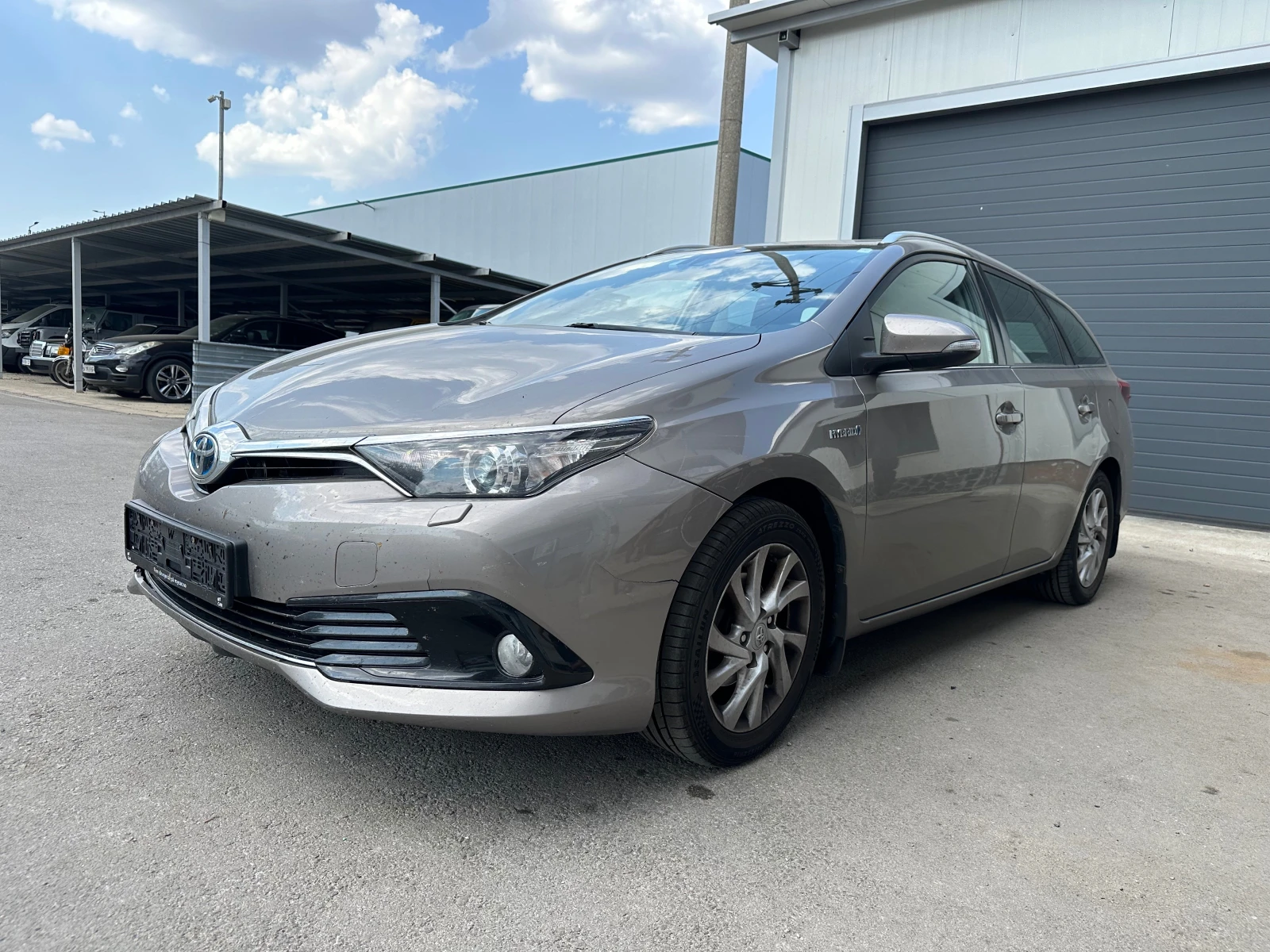 Toyota Auris 1.8-Хибрид - изображение 3