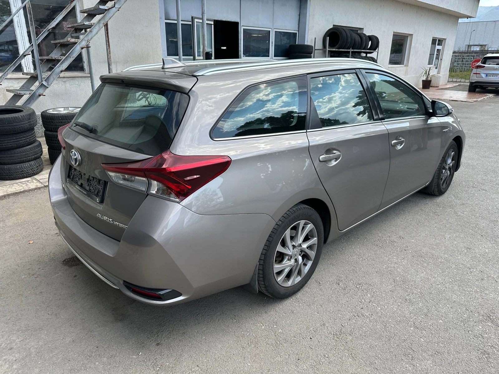 Toyota Auris 1.8-Хибрид - изображение 5