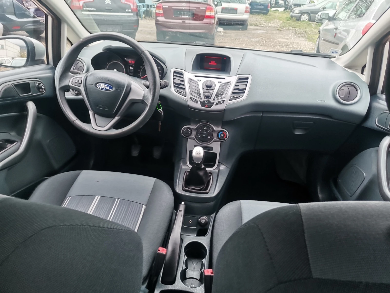 Ford Fiesta 1.2i 5врати  - изображение 10