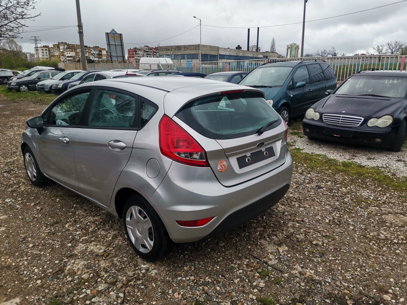 Ford Fiesta 1.2i 5врати  - изображение 5