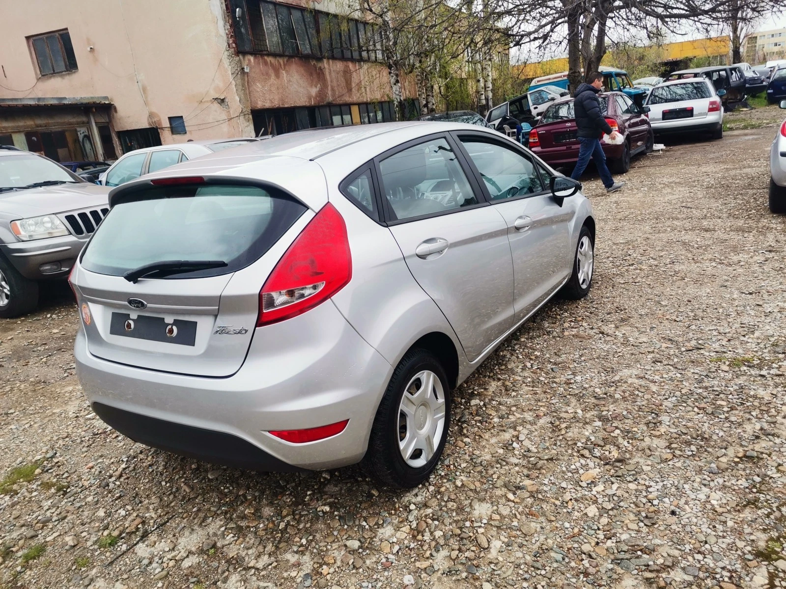 Ford Fiesta 1.2i 5врати  - изображение 7