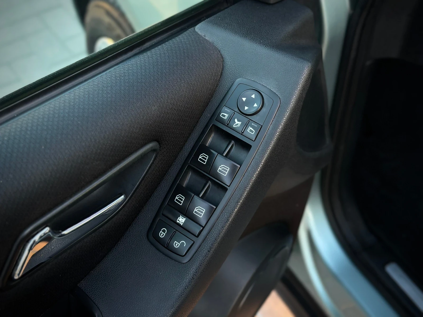 Mercedes-Benz A 150 Автоматик, снимка 12 - Автомобили и джипове - 54459419