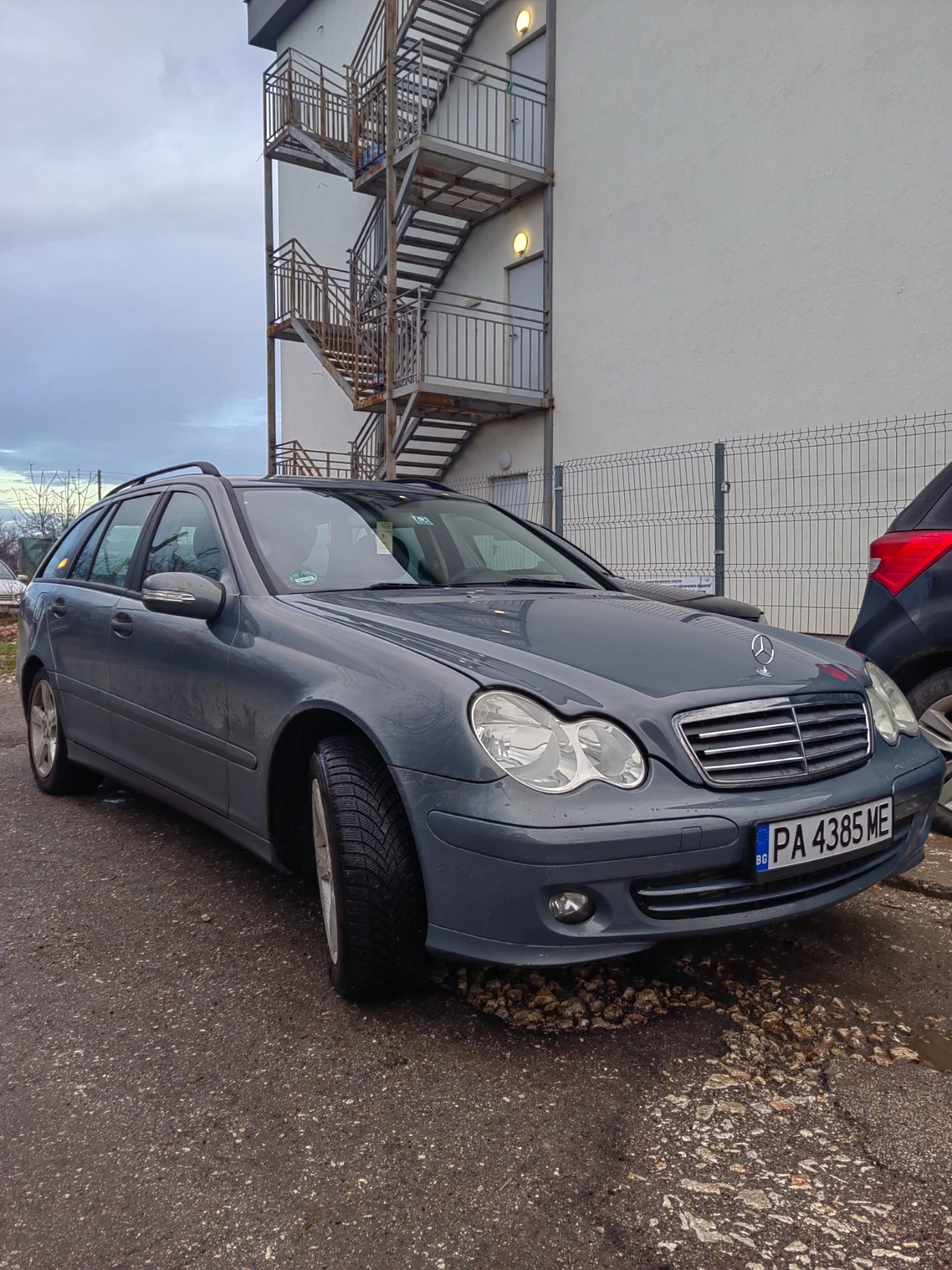 Mercedes-Benz C 180, снимка 2 - Автомобили и джипове - 54468091