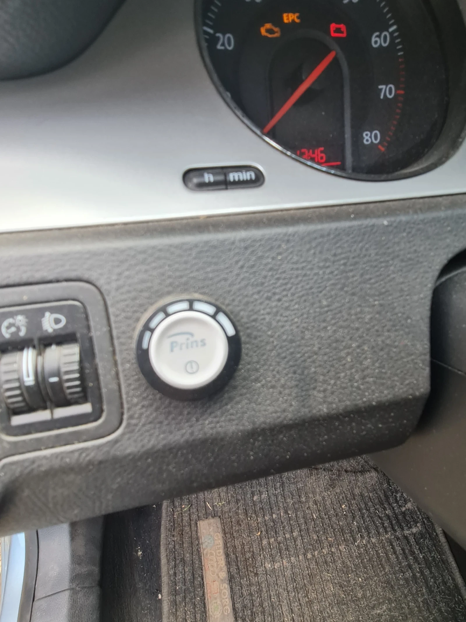 VW Passat FSI, снимка 9 - Автомобили и джипове - 54731816