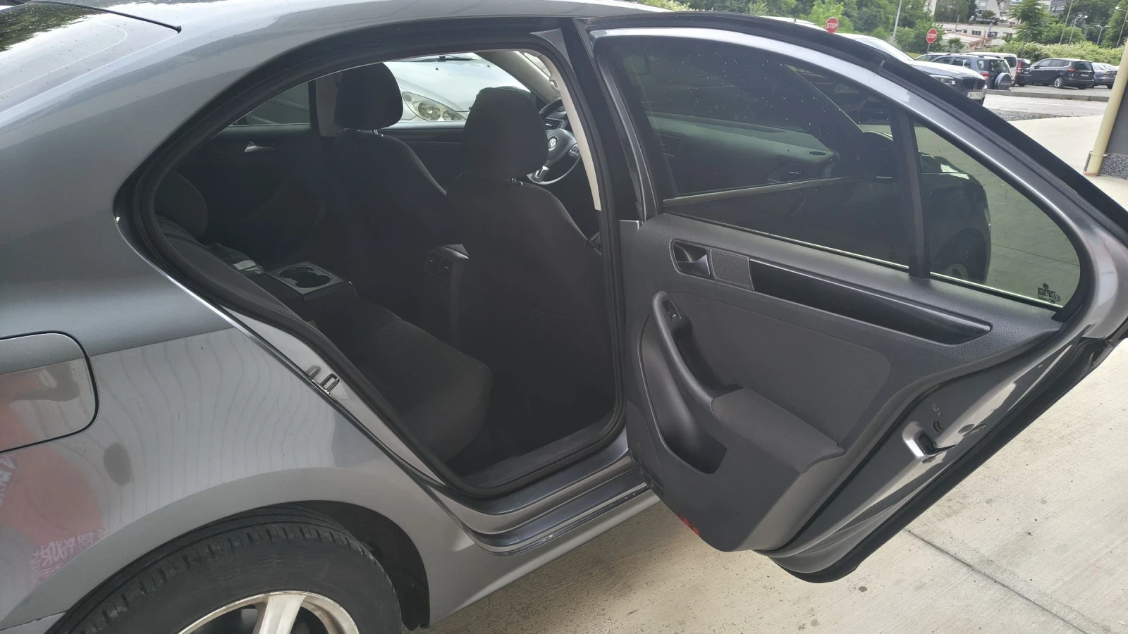 VW Jetta 1.6 tdi 105, снимка 9 - Автомобили и джипове - 54930784