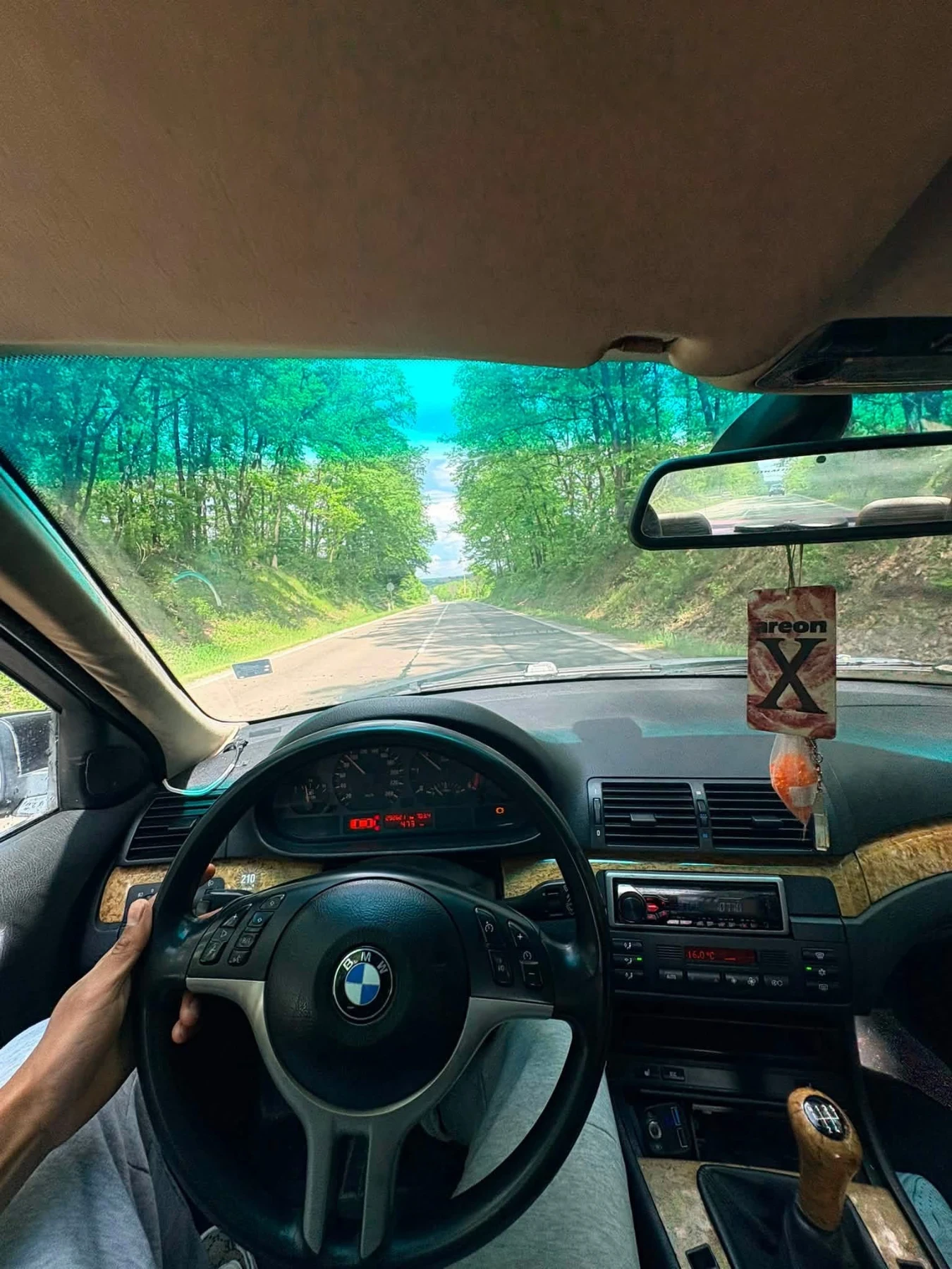 BMW 320, снимка 4 - Автомобили и джипове - 55603277