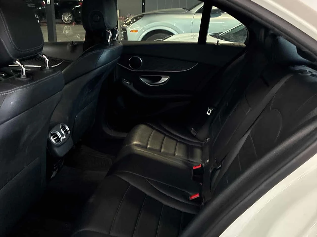 Mercedes-Benz C 300 * CARFAX * ОПЦИЯ ЗА ФИНАНСИРАНЕ, снимка 11 - Автомобили и джипове - 55657820