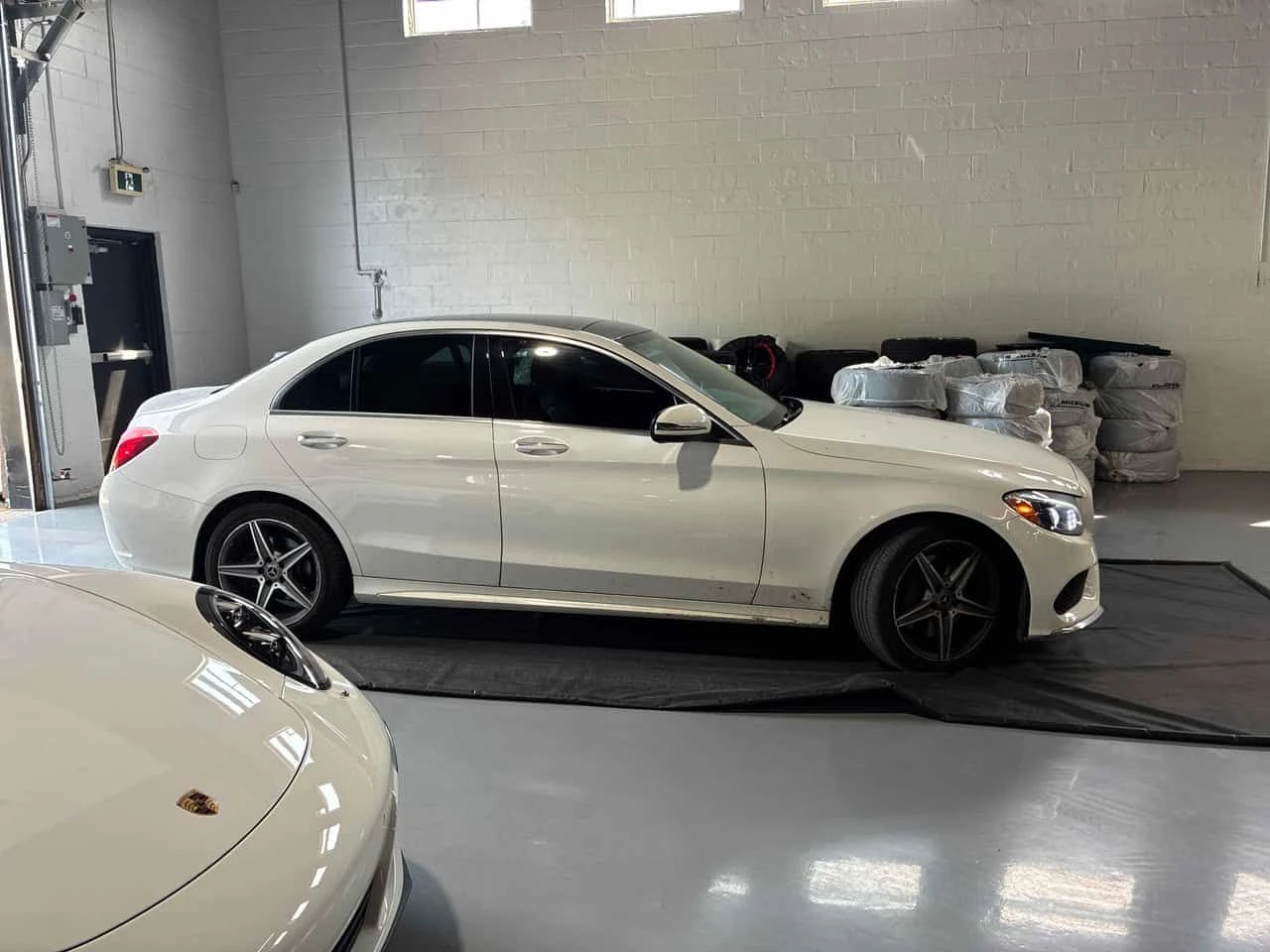 Mercedes-Benz C 300 * CARFAX * ОПЦИЯ ЗА ФИНАНСИРАНЕ, снимка 3 - Автомобили и джипове - 55657820