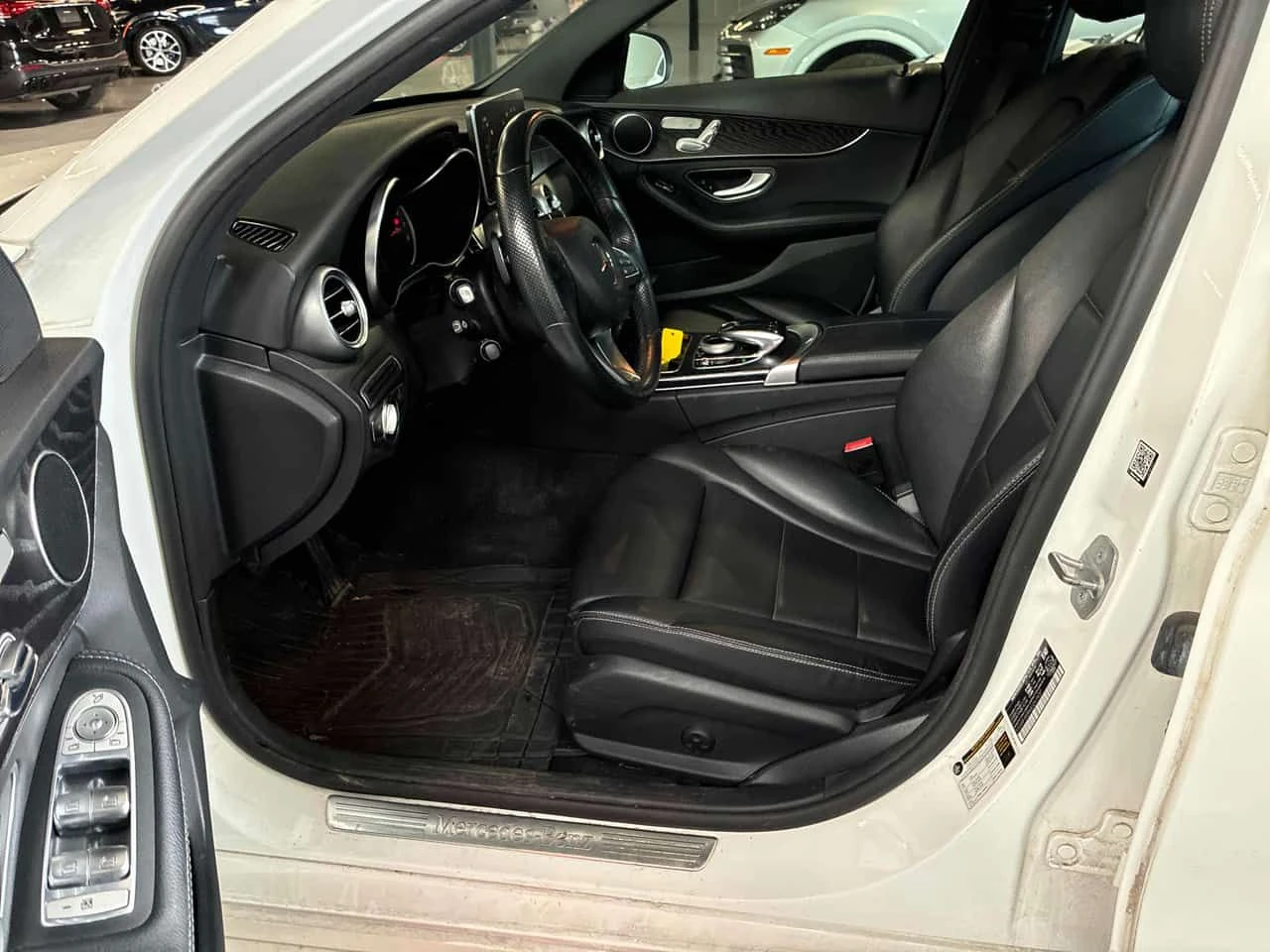 Mercedes-Benz C 300 * CARFAX * ОПЦИЯ ЗА ФИНАНСИРАНЕ, снимка 5 - Автомобили и джипове - 55657820