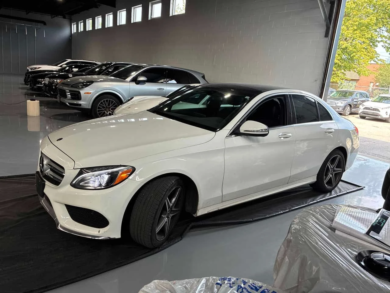 Mercedes-Benz C 300 * CARFAX * ОПЦИЯ ЗА ФИНАНСИРАНЕ, снимка 2 - Автомобили и джипове - 55657820