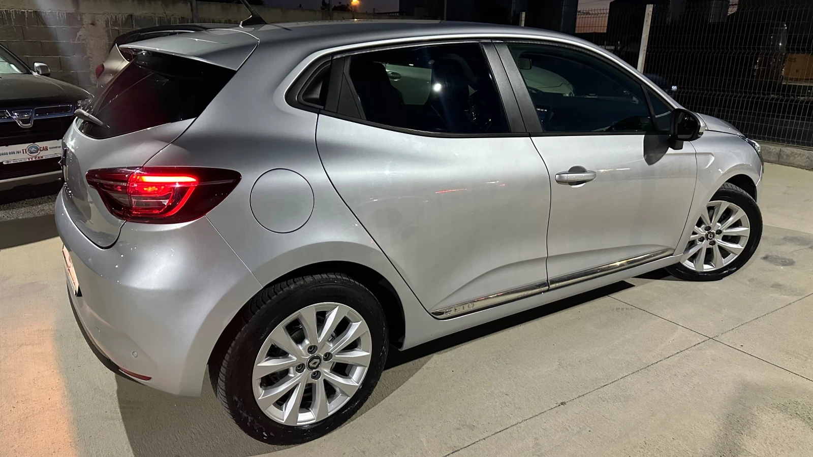 Renault Clio 1.5cdi Нави! Камера! EURO 6b Перфектна!, снимка 4 - Автомобили и джипове - 56331867