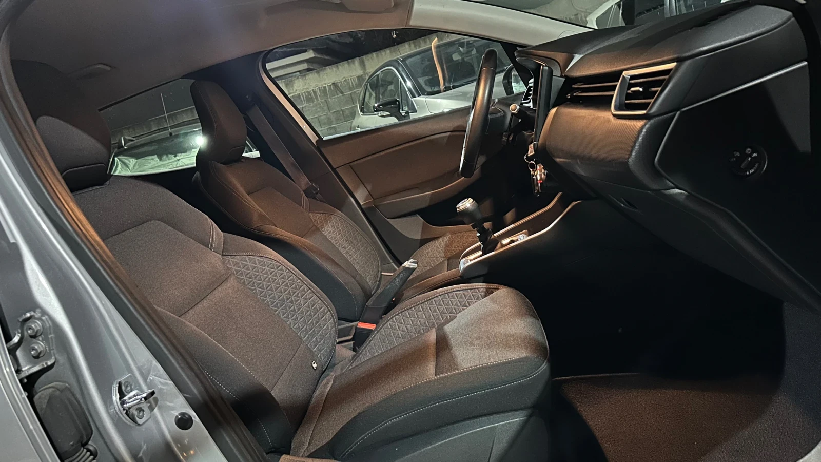 Renault Clio 1.5cdi Нави! Камера! EURO 6b Перфектна!, снимка 13 - Автомобили и джипове - 56331867