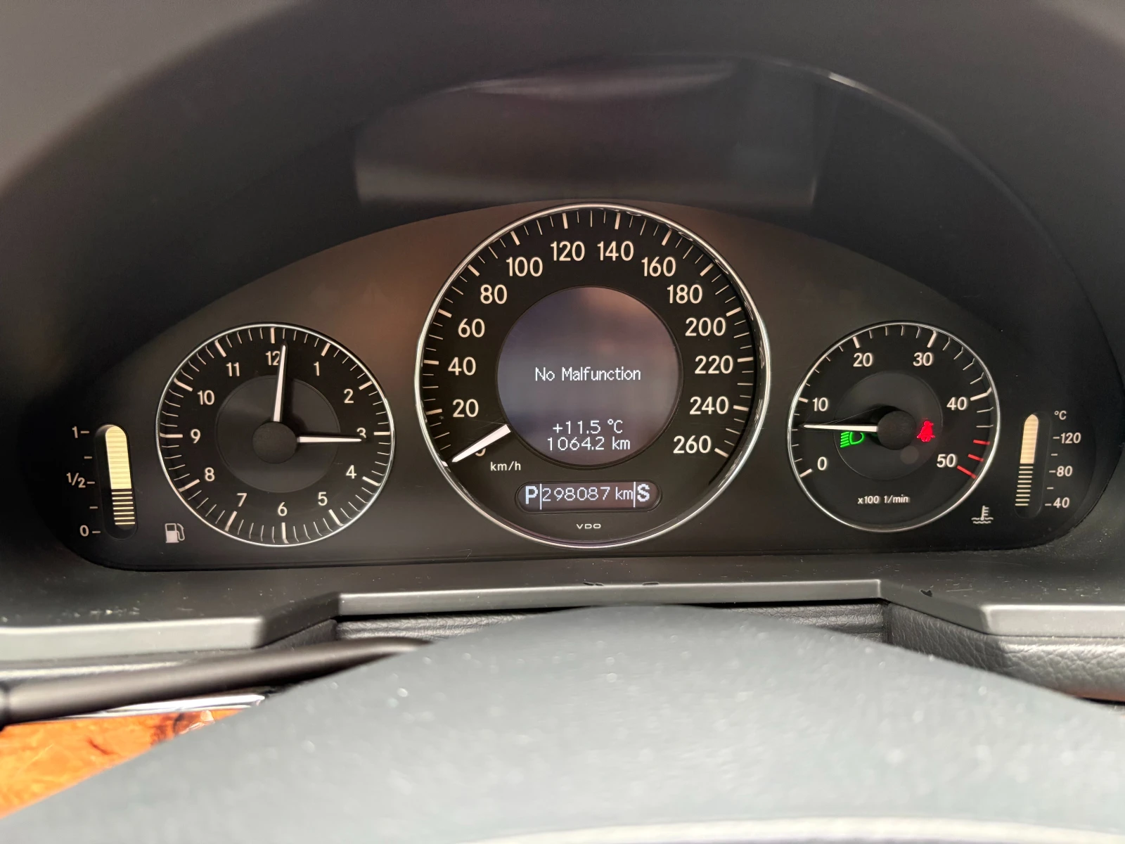 Mercedes-Benz E 320, снимка 12 - Автомобили и джипове - 56750765
