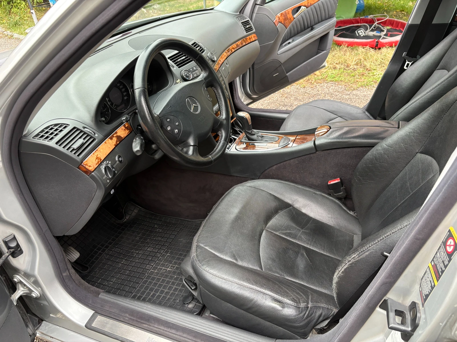 Mercedes-Benz E 320, снимка 9 - Автомобили и джипове - 56750765