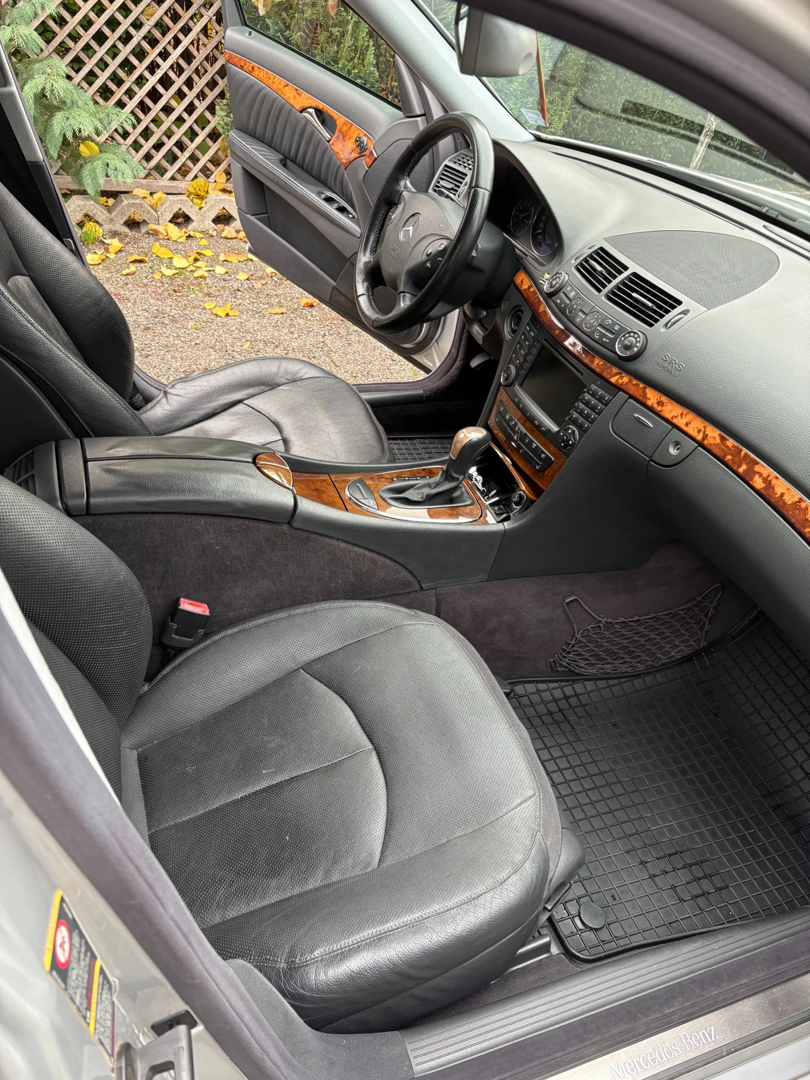 Mercedes-Benz E 320, снимка 16 - Автомобили и джипове - 56750765