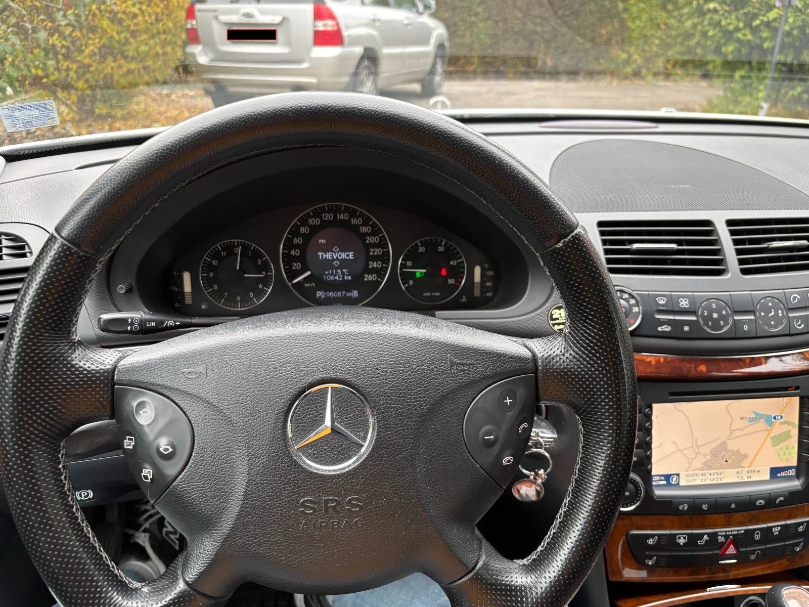 Mercedes-Benz E 320, снимка 11 - Автомобили и джипове - 56750765
