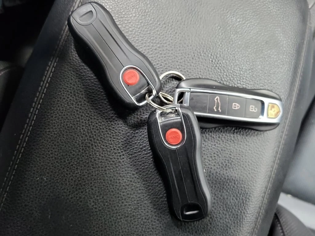 Porsche Cayenne * E Hybrid AWD * CARFAX * PREMIUM PLUS PACKAGE*  - изображение 10