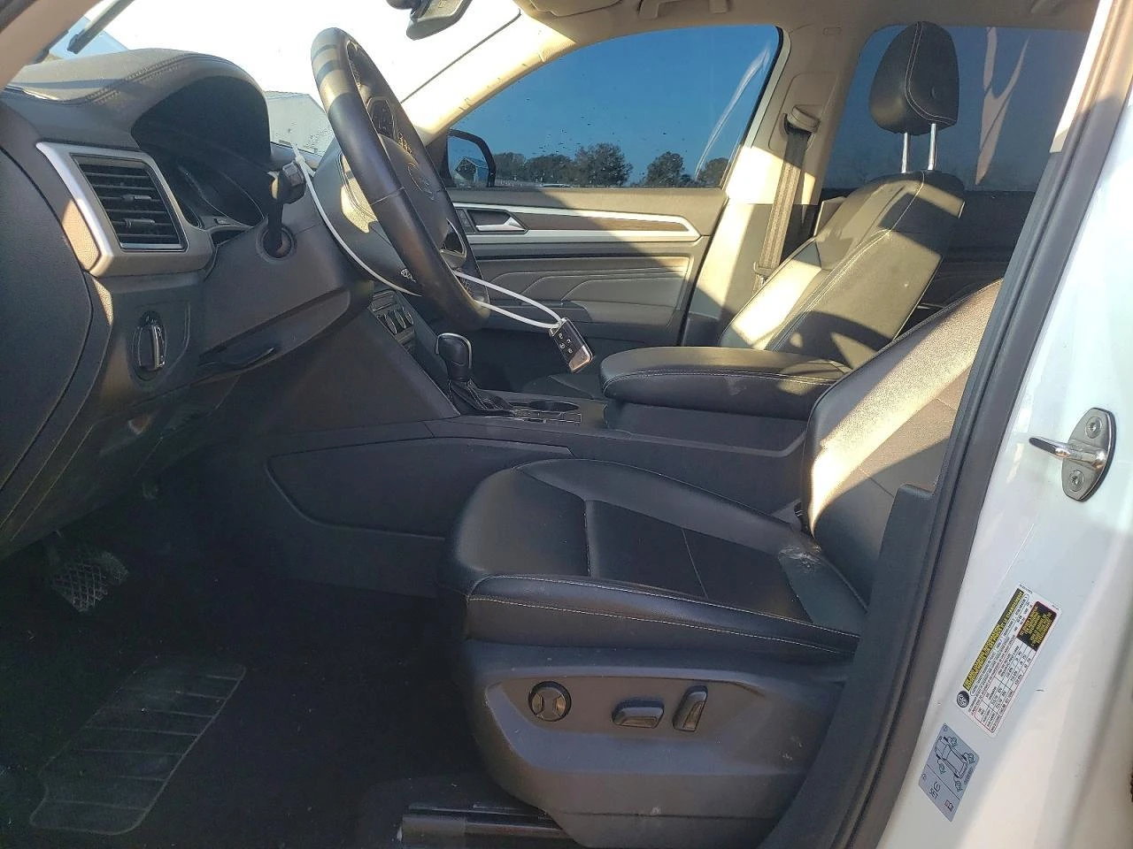 VW Atlas * 3.6* 7МЕСТЕН* КОЖА* ПОДГРЕВ* НАВИ* ПАРКТРОНИК* , снимка 8 - Автомобили и джипове - 53768263