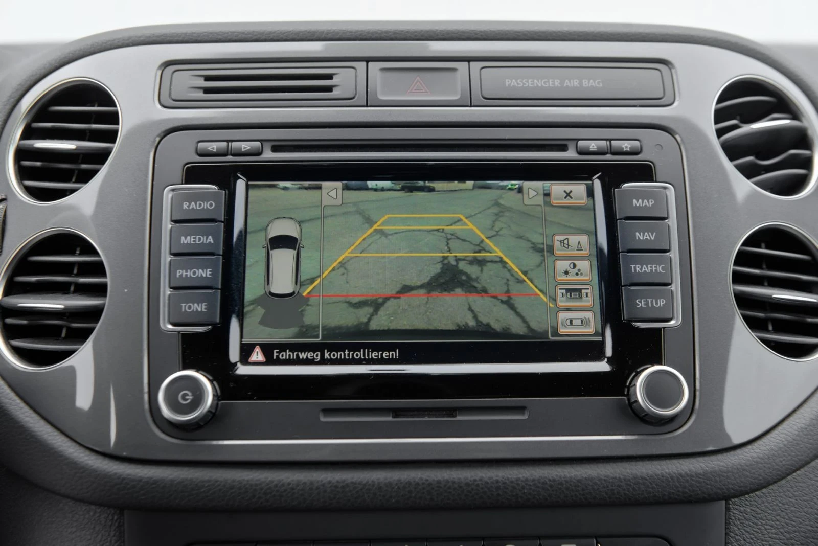 VW Tiguan R-Line 177 hp 4x4, снимка 16 - Автомобили и джипове - 55943839