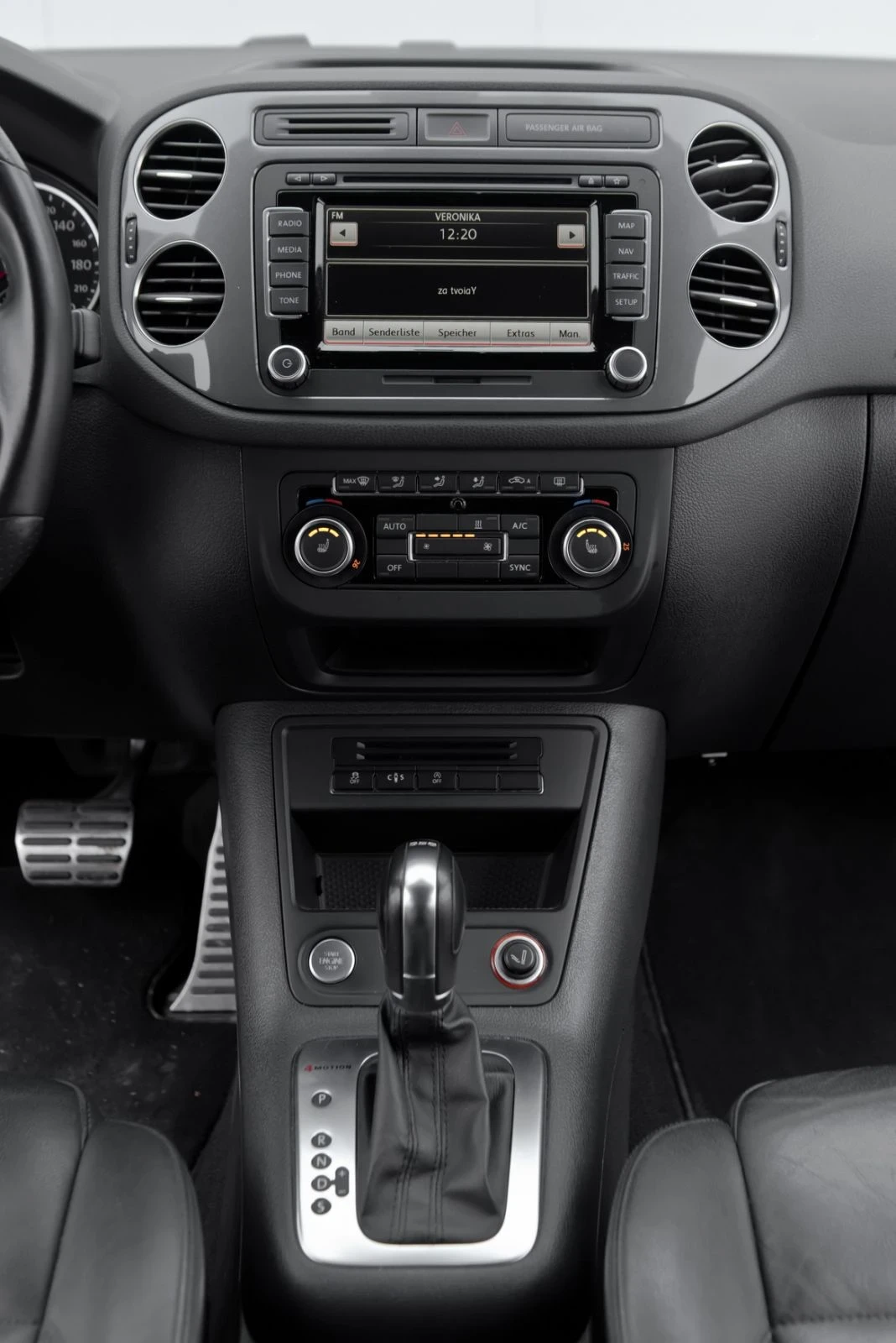 VW Tiguan R-Line 177 hp 4x4, снимка 15 - Автомобили и джипове - 55943839