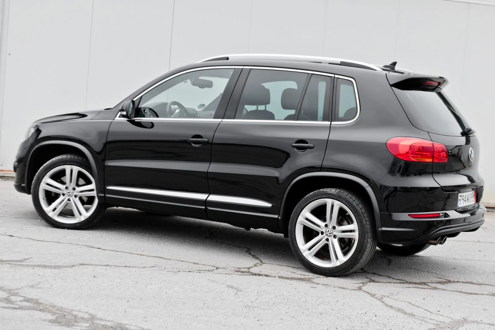 VW Tiguan R-Line 177 hp 4x4, снимка 8 - Автомобили и джипове - 55943839