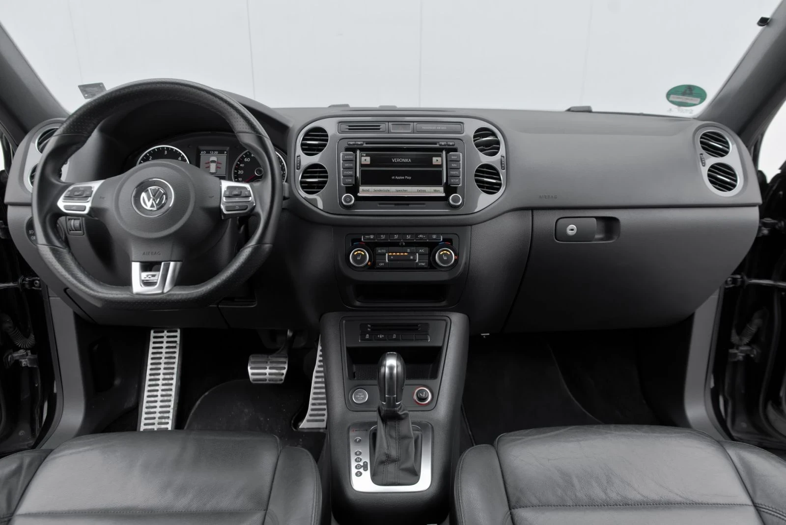 VW Tiguan R-Line 177 hp 4x4, снимка 12 - Автомобили и джипове - 55943839