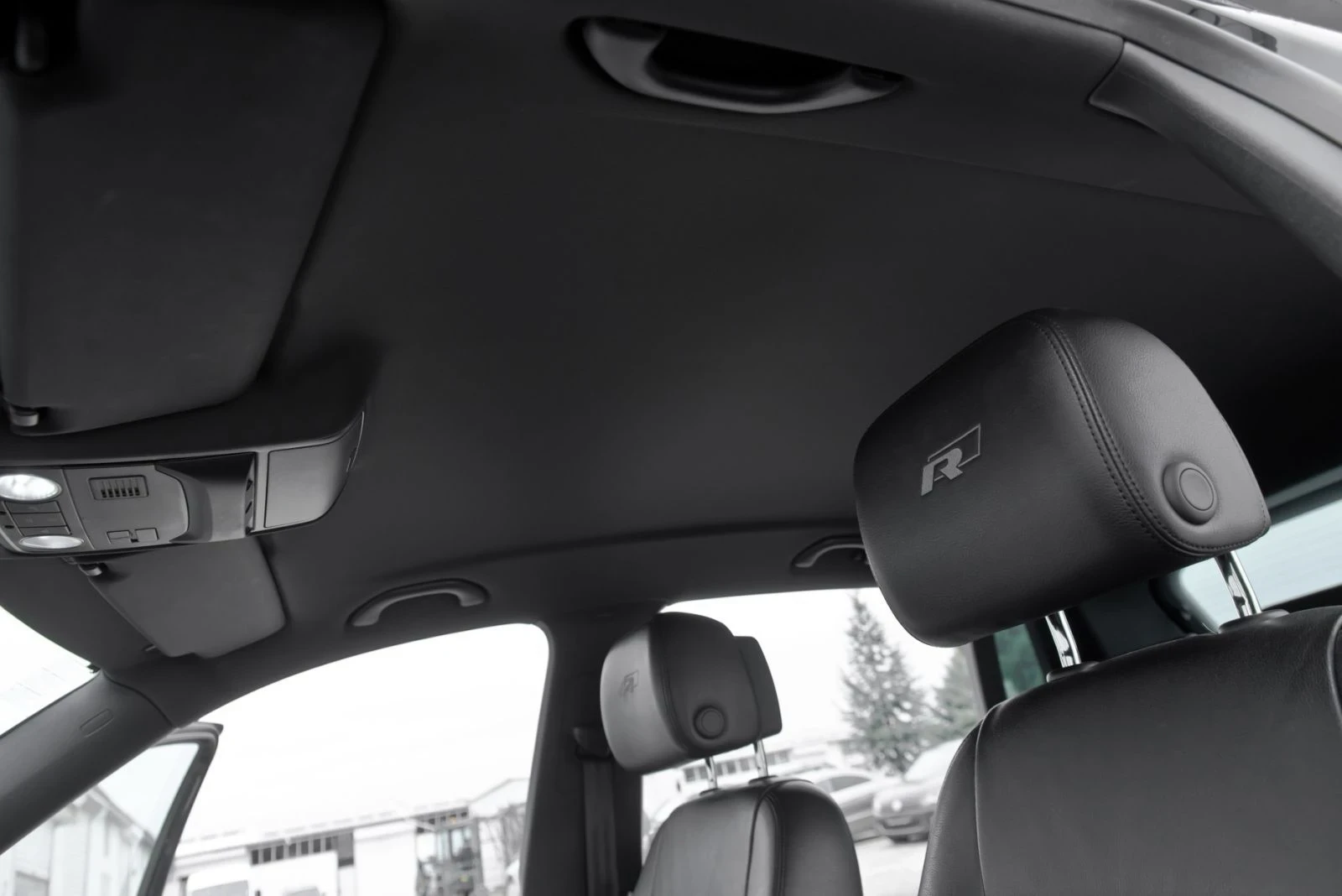 VW Tiguan R-Line 177 hp 4x4, снимка 13 - Автомобили и джипове - 55943839